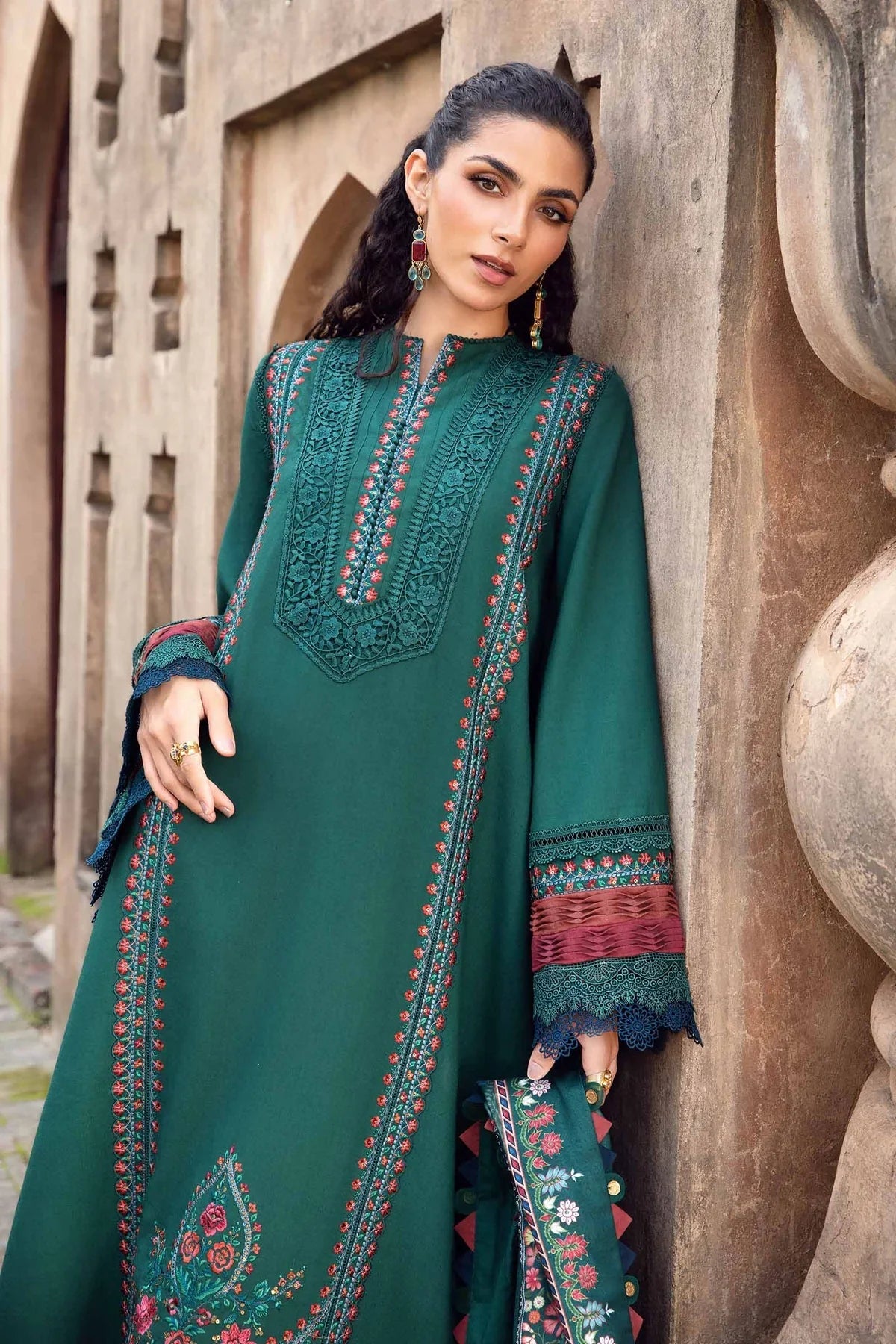 Maria B Winter 2025 Embroidered 3-Piece Suit – Silky Wool Printed Shawl | Premium Unstitched Collection
