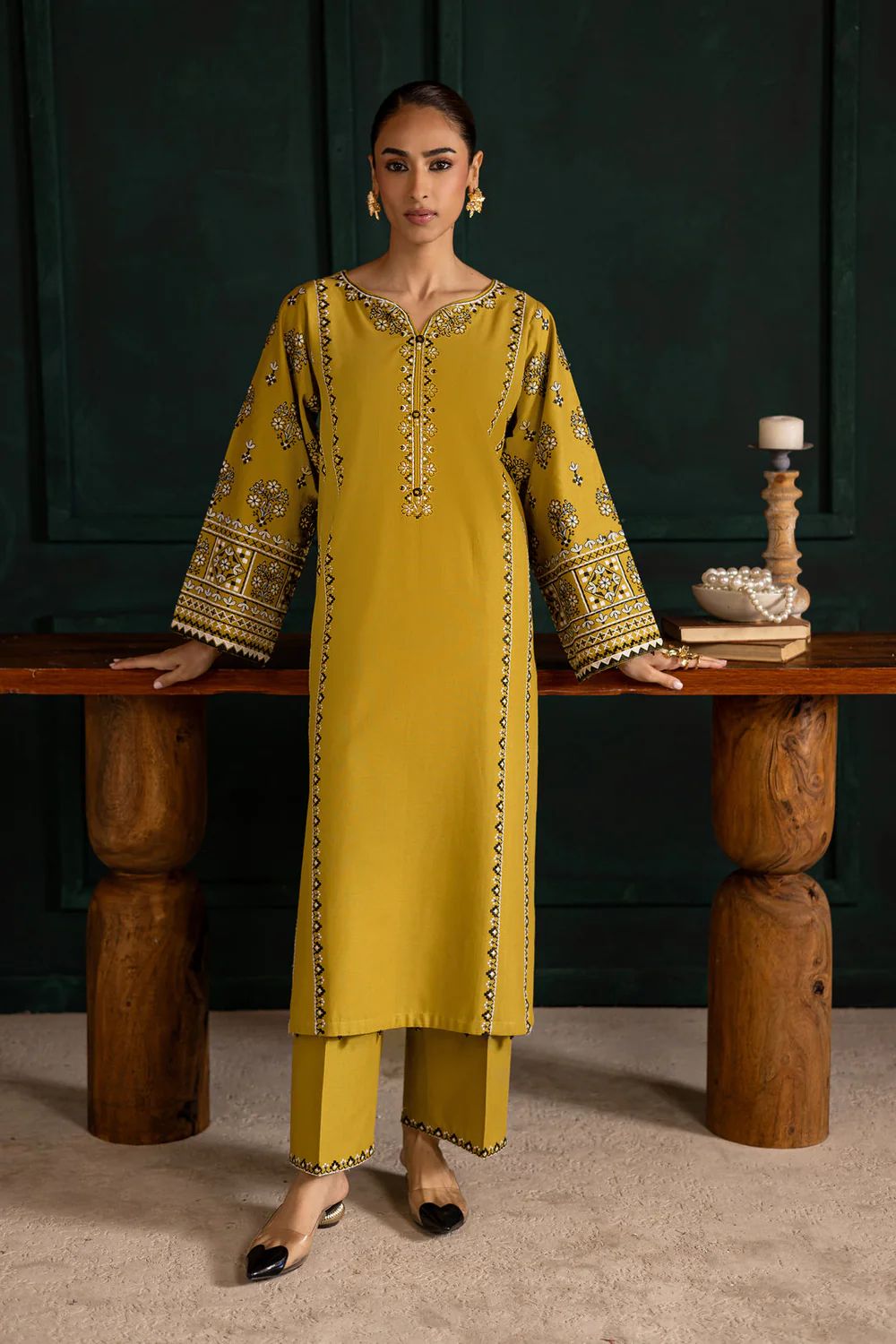 Batik – 2-Piece Airjet Dhanak Heavy Embroidered Suit