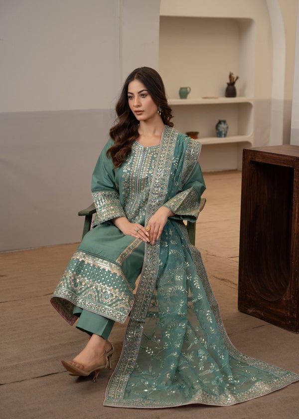 Winter 2025 – Ramsha Hit Code (RM-101) | Dhanak Embroidered 3-Piece Suit
