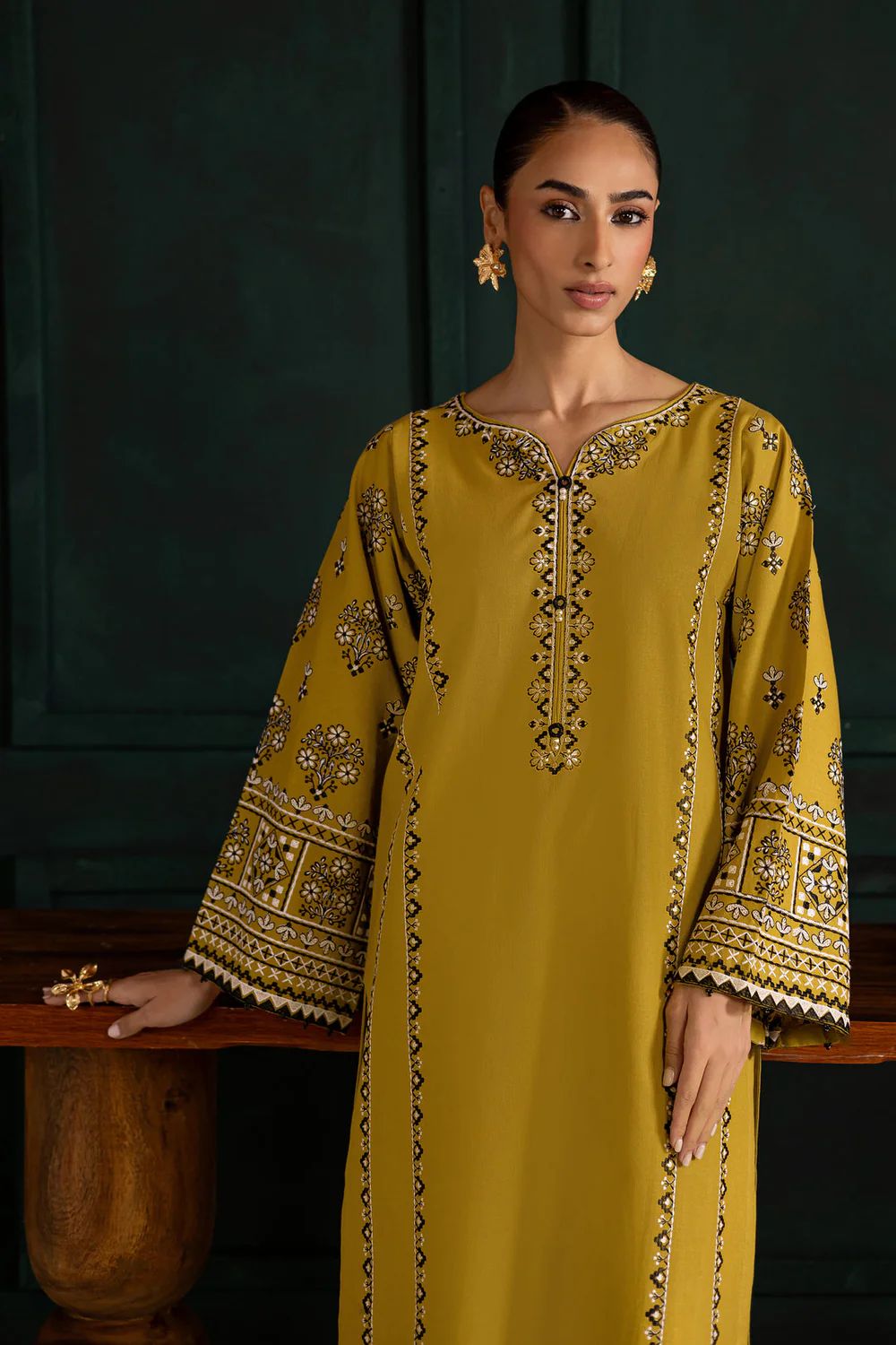Batik – 2-Piece Airjet Dhanak Heavy Embroidered Suit
